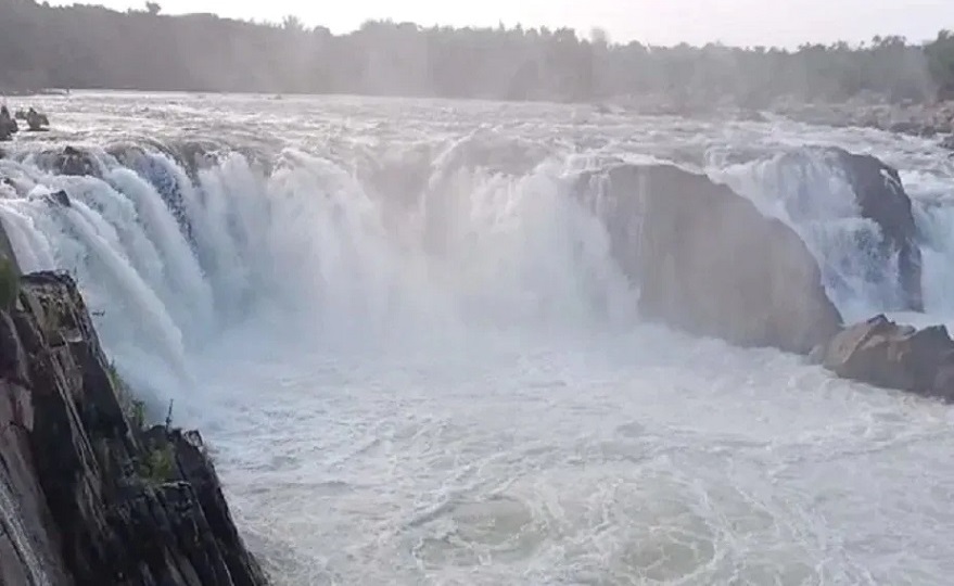 dhuandhar waterfall