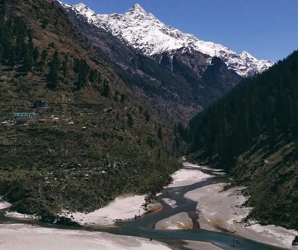 amazing view of kheerganga track.