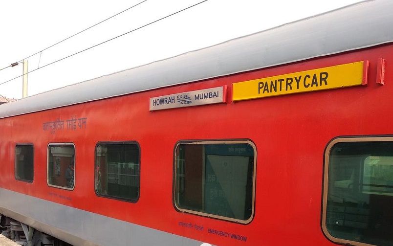 mumbai-howrah mail train