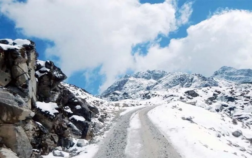 sela pass is called the gateway to tawang.