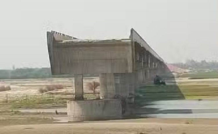 incomplete bridge on ramganga.
