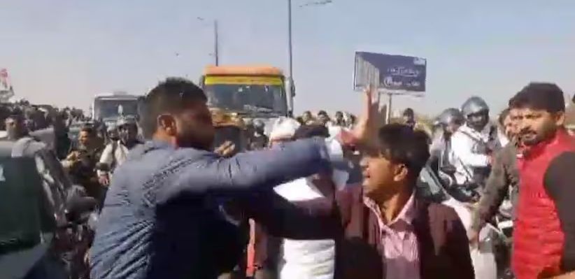 clash between congress workers and people stuck in traffic jam at ghazipur border.