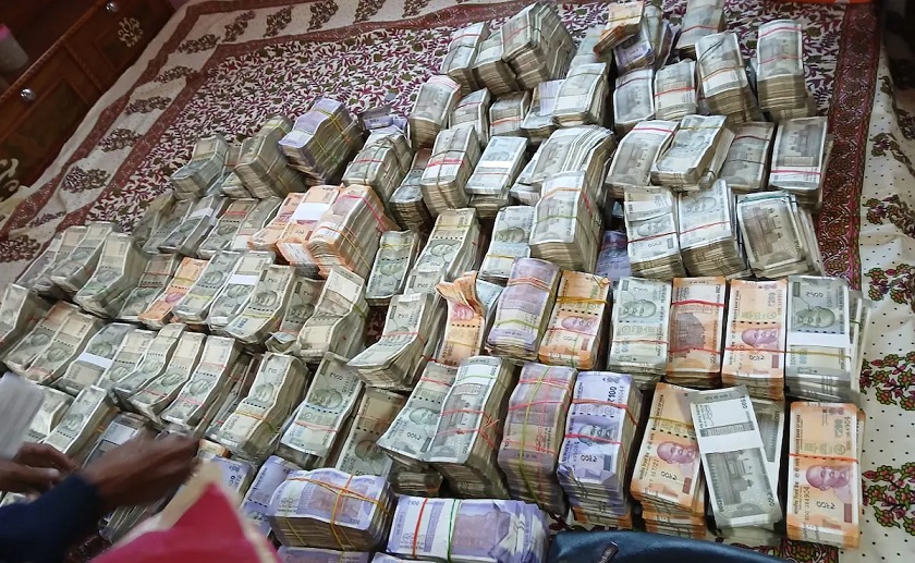 bundles of currency notes found from the house of district education officer.